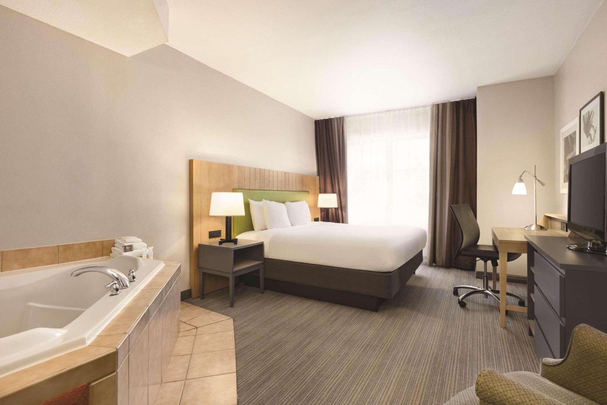 Hotel Country & By Radisson, Conyers, Ga Conyers
